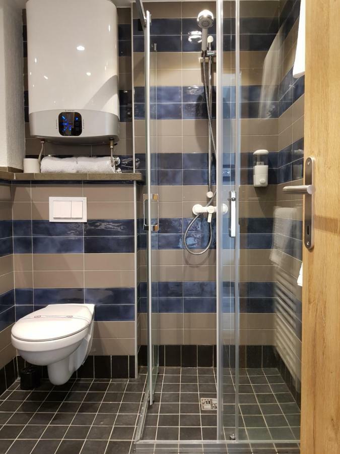 Hotel Resurs Подгориця Екстер'єр фото