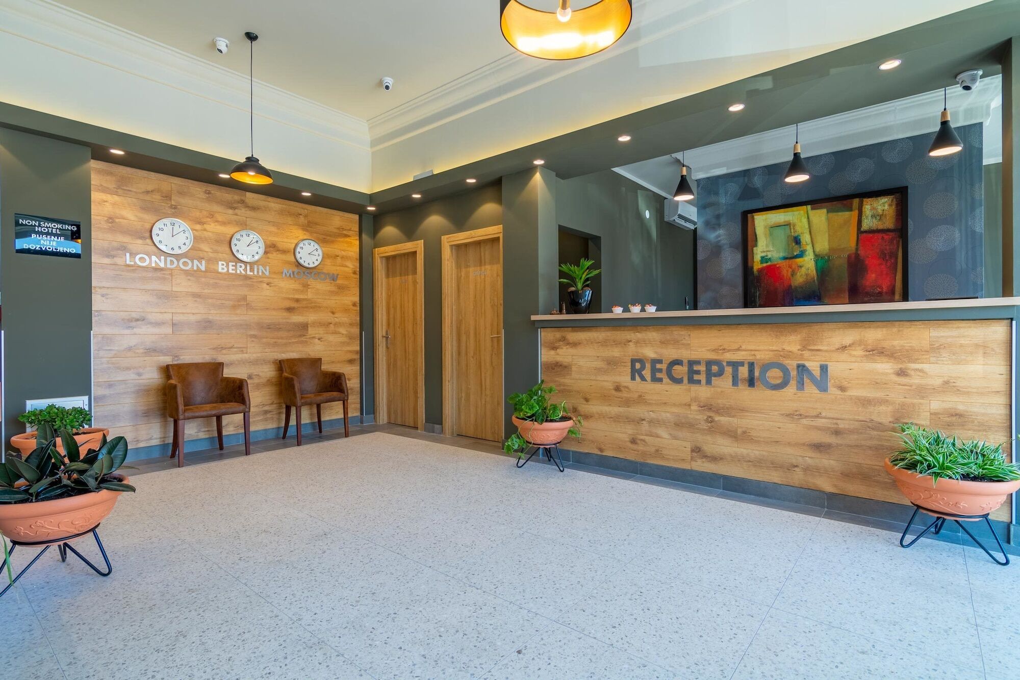 Hotel Resurs Подгориця Екстер'єр фото