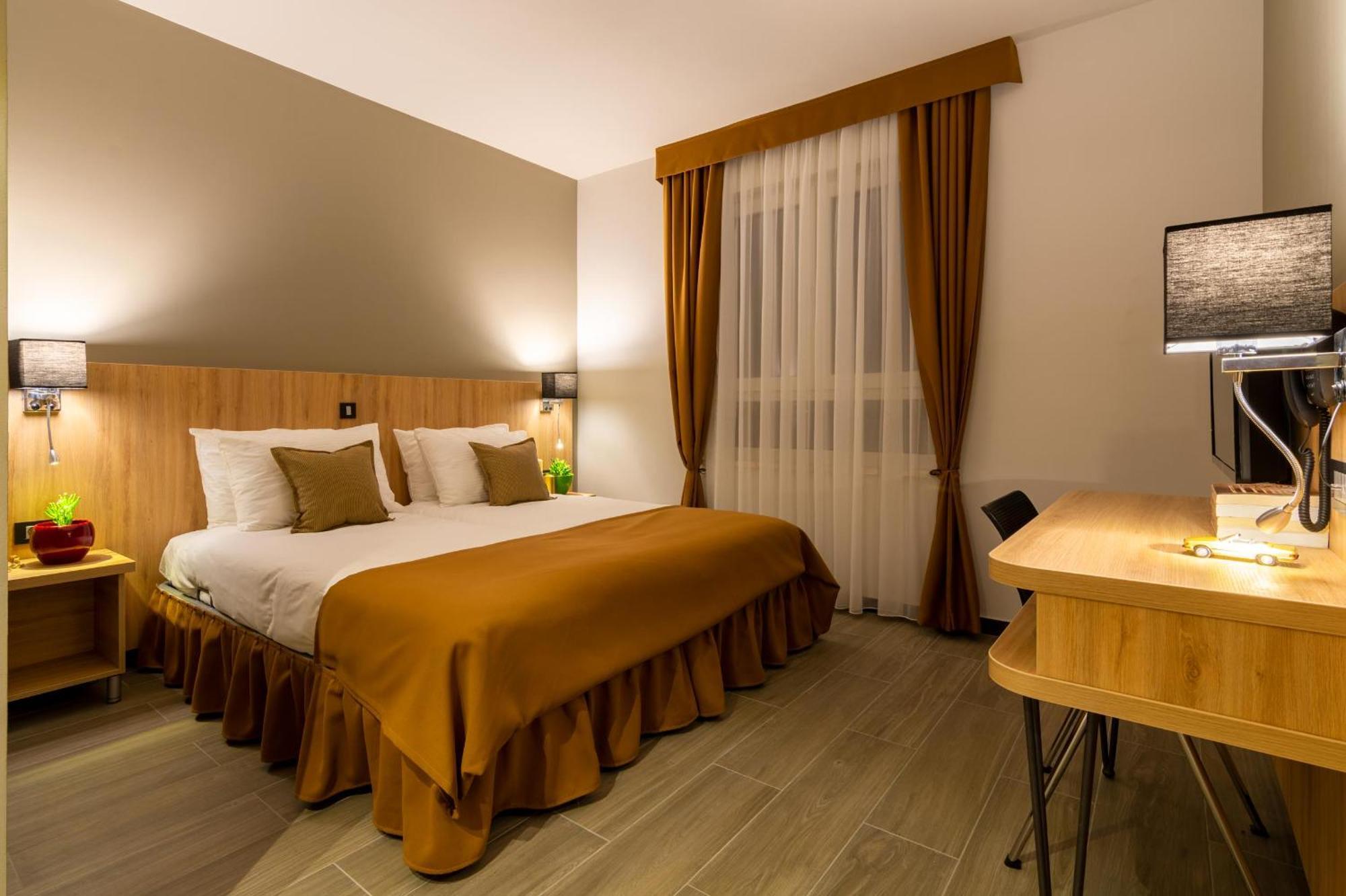 Hotel Resurs Подгориця Екстер'єр фото