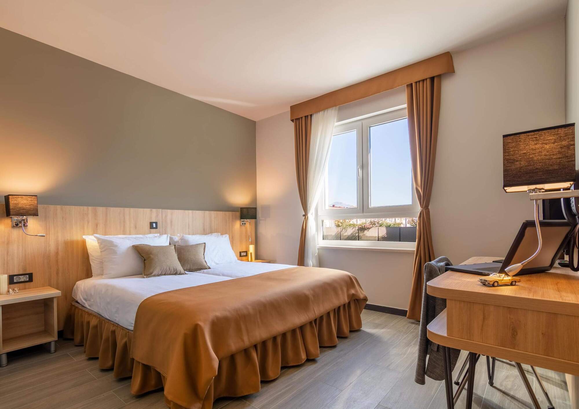 Hotel Resurs Подгориця Екстер'єр фото